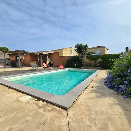 Sorra : Belle Villa, Piscine, Jardin Et A 5 Minutes. 招待所