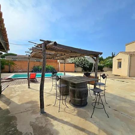Sorra : Belle Villa, Piscine, Jardin Et A 5 Minutes. 招待所