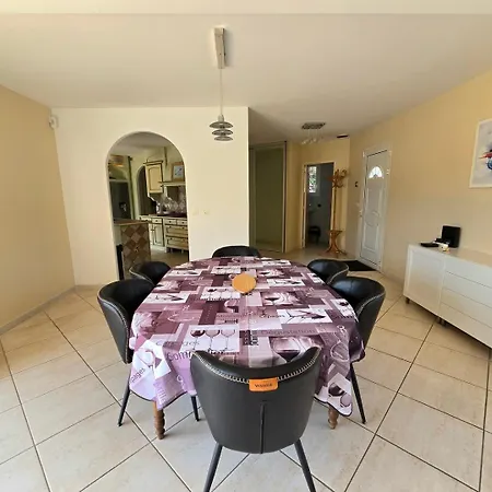 Sorra : Belle Villa, Piscine, Jardin Et A 5 Minutes.
