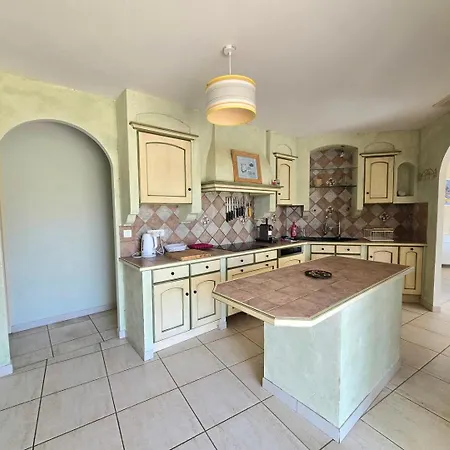 Pensjonat Sorra : Belle Villa, Piscine, Jardin Et A 5 Minutes. *