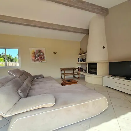 Sorra : Belle Villa, Piscine, Jardin Et A 5 Minutes.